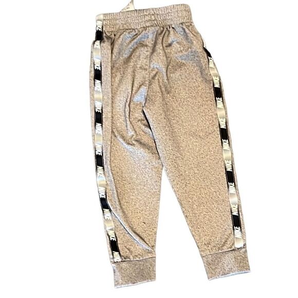 Nike joggers with logo on front toddler size 3T - Picture 2 of 4